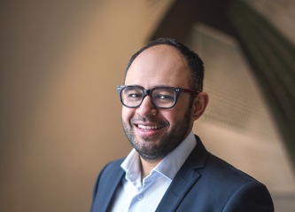 Det starter på toppen og tillit er bjelken. Klare ord fra Adnan Afzal, fagleder samfunn og innovasjon, Næringsforeningen i Drammensregionen.