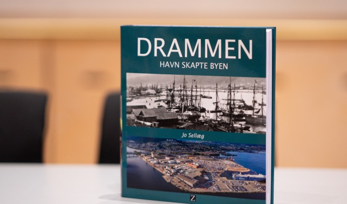 Ny praktbok: – Drammen havn som skapte byen